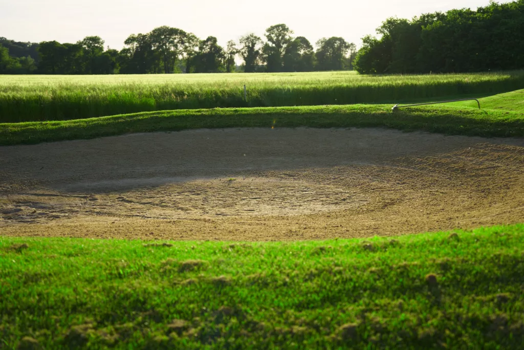 Bunker auf dem Golfplatz Niep