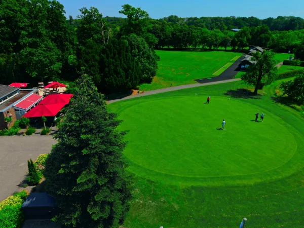Golf bei Regen: Ausrüstung, Technik und Regeln